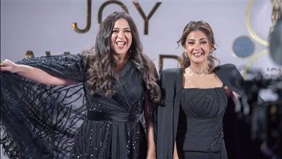 بعد حالة الحداد.. أول ظهور إعلامي لـ إيمي سمير غانم وسط دعم شقيقتها | فيديوجراف