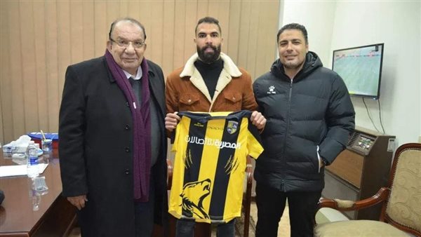 المقاولون يتعاقد