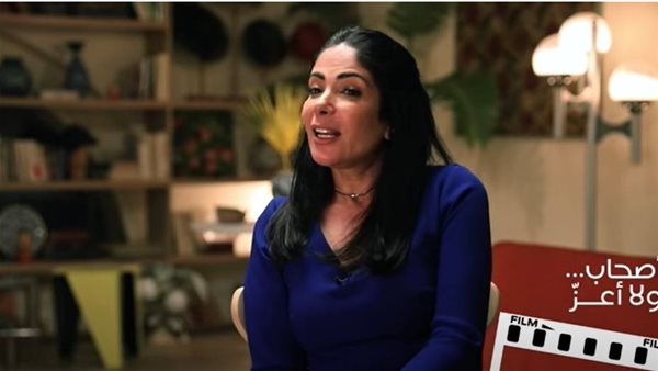 الفنانة مني زكي 