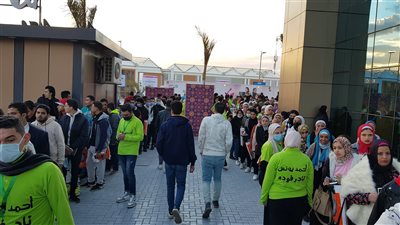 زحام وطوابير في حفل توقيع نادر فودة لـ أحمد يونس| صور 