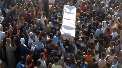 تشييع جثمان سيدة وابنة شقيقتها إثر وافتهما بسبب وجبة عسل فاسدة | بث مباشر 