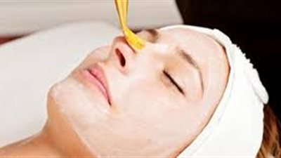 تحسين الحالة النفسية والوقاية من البثور.. أهمية العناية بالبشرة 