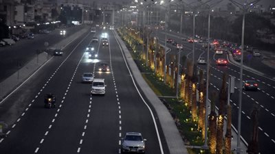 8500 كشاف كهربائي لإحلال وتجديد الطرق الرئيسية والفرعية بالقاهرة الجديدة