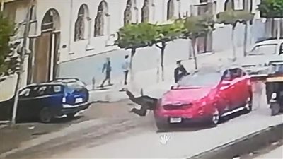 هرب ورفض الوقوف.. مصرع شخص دهسته سيارة طائشة بالطريق السياحي بالهرم