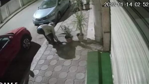 سرقة أغطية البلاعات