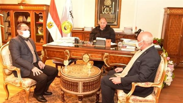 محافظ أسيوط ووفد