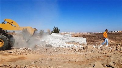 أشرف عطية يتابع إزالة التعديات ضمن الموجه الـ 19 بحى الصداقة وكوم أمبو