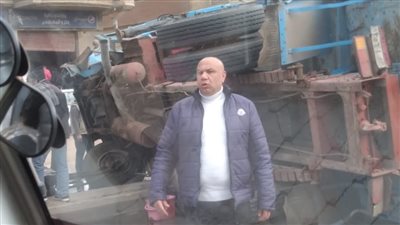 ارتباك مروري أمام جامعة الأزهر بطنطا بسبب انقلاب سيارة نقل