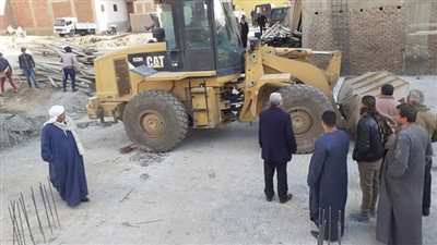 ضمن الموجة الـ 19.. إزالة 7 حالات تعد على الأراضي الزراعية بسوهاج | صور