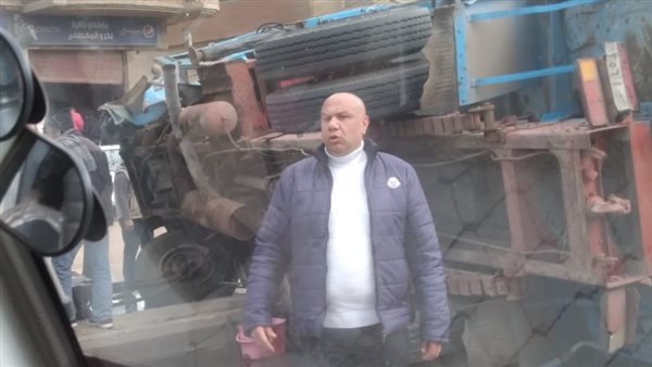 انقلاب سيارة نصف