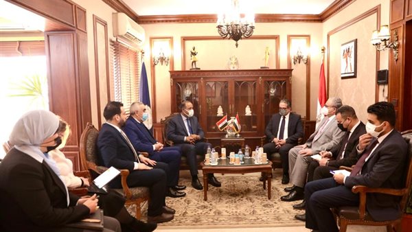 وزير السياحة يلتقي