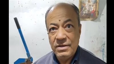 فنان تشكيلي يحول الخردة إلى قطع فنية بالغردقة: السياح بيطلبوا شغلي عشان بيعجبهم | بث مباشر