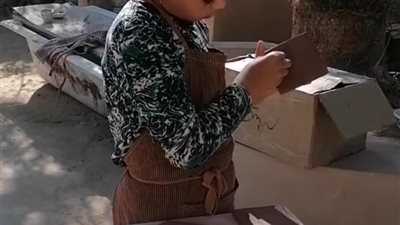 محاكاة لسوق العمل بالمجان.. مدرسة إيفلين السويسرية تعلم الأطفال صناعة الفخار بقرية تونس بالفيوم | صور 