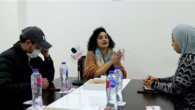 كيف يسهم المجتمع المدني والشباب في التوعية بالتغيرات المناخية؟.. مسؤولة بالسفارة البريطانية تجيب 