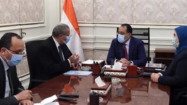 رئيس الوزراء ووزيرا