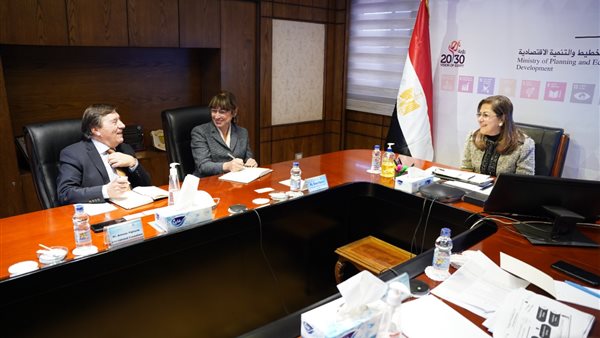 مناقشة سبل التعاون