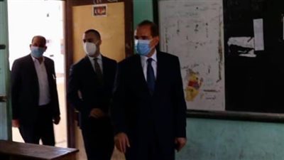 محافظ كفر الشيخ يطمئن على أداء امتحان العلوم للشهادة الإعدادية موجهًا بتوفير سبل الراحة لطلاب