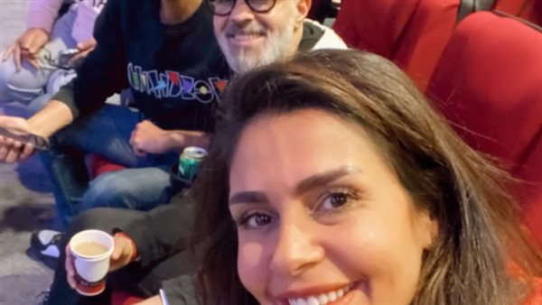 ساندي في كواليس مسرحية