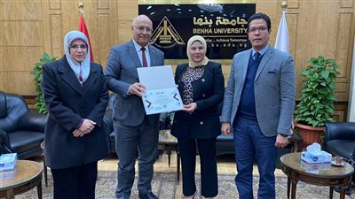 رئيس جامعة بنها يكرّم هالة الداعوس الحاصلة على جائزة اليابان الدولية للباحثين الزراعيين