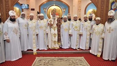 رسامة ثلاثة كهنة وأرشيدياكون وخمسة دياكونيين بإيبارشية الشرقية ومدينة العاشر