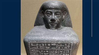 متحف سوهاج القومي يعرض تمثال كتلة من الجرانيت الأسود للكاهن باحري خنسو