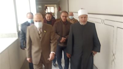 نائب رئيس جامعة الأزهر يتفقد لجان الامتحانات بكلية القرآن الكريم بطنطا 