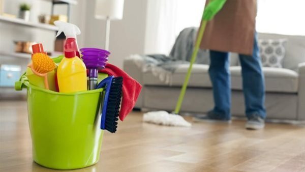 خادمة- تعبيرية