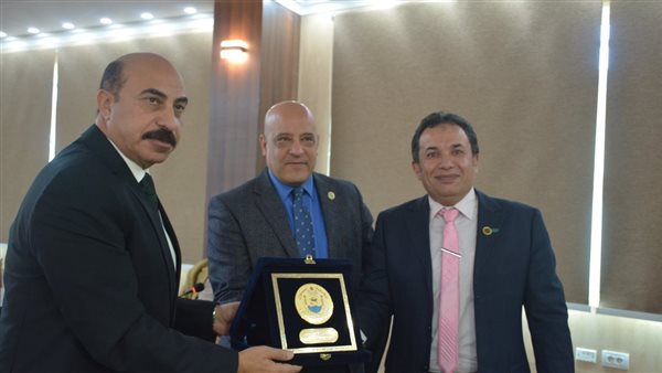 محافظ أسوان ورئيس