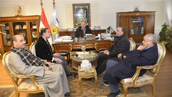 محافظ أسيوط يلتقي