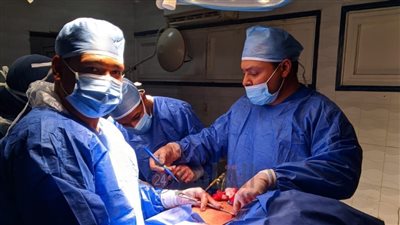 فريق طبي بقنا العام ينجح في إنقاذ حياة شاب من طعنات نافذة │ صور