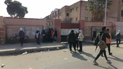 تباين آراء الطلاب في امتحان الجبر والإحصاء والتربية الدينية ببورسعيد | صور وفيديو