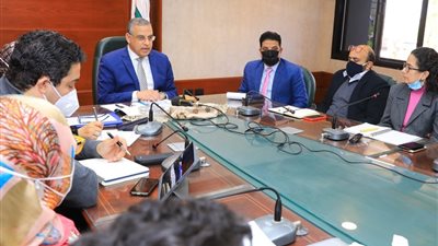 محافظ سوهاج يترأس اجتماعا لمناقشة خطط دعم التكتلات الاقتصادية 