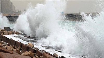 الأرصاد: تعطل الصيد والملاحة بسبب ارتفاع الأمواج في البحر الأحمر وخليج السويس