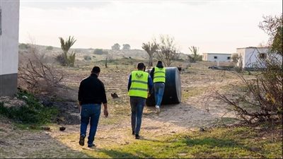 توزيع خزانات مياه لأهالي القرى العائدة بالشيخ زويد | صور
