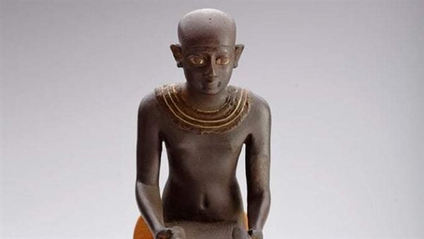 تمثال صغير للمهندس