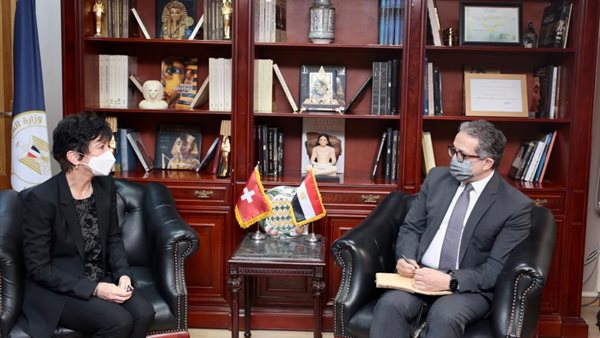 وزير السياحة والآثار