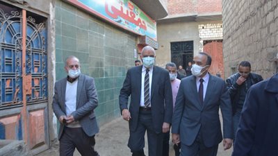 نائب محافظ المنيا يقود حملة لمتابعة تطبيق الإجراءات الاحترازية ورفع الإشغالات والتعديات بمركز سمالوط