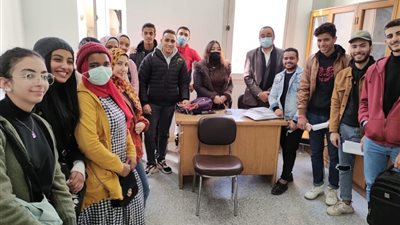جامعة حلوان تنظم حملات توعية لطلابها من أجل القضاء على الأمية
