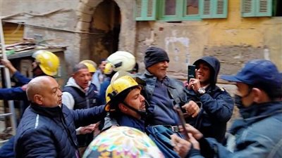 انهيار أجزاء من عقار بالإسكندرية.. والحي: له قرار إزالة منذ 10 أعوام