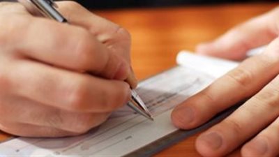 خلافات مالية.. ضبط 3 أشخاص لإكراه صاحب محل ملابس على توقيع إيصالات أمانة بالمنيا 