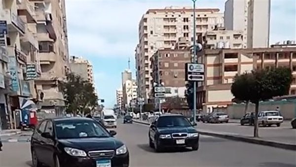 طقس مشمس وسماء صافية