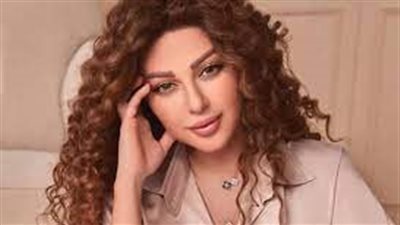 ميريام فارس تتعرض لانتقادات لاذعة بسبب ملابس آخر كليب| فيديو