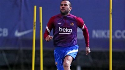 برشلونة يريد رحيل داني ألفيس لهذا السبب