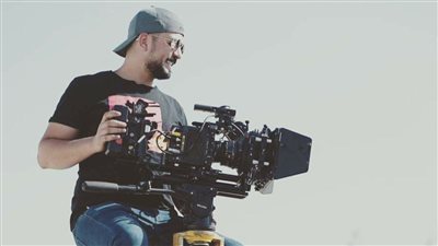 علي غني ينتهي من تصوير الجزء الثالث من مسلسل حامض حلو