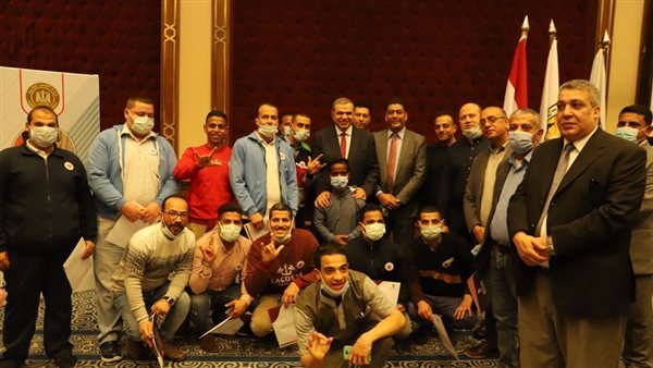 سعفان يسلم  15 عقد