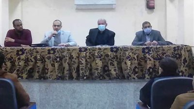 ندوة تعريفية بالقانون 152 لتوفيق أوضاع المشروعات غير المرخصة بسوهاج | صور