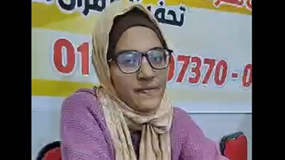 رقت لها قلوب الغرباء والمارة في الشارع.. مأساة طفلة عاقبها والداها على إنجابها | بث مباشر 