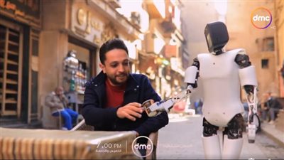 لأول مرة في الإعلام العربي.. الروبوت توت يشارك أحمد فايق في تقديم مصر تستطيع | فيديو
