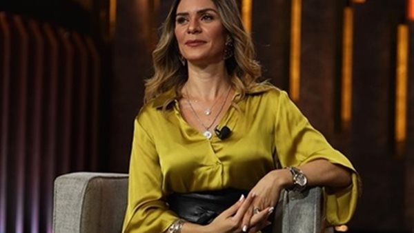 الفنانة نادين