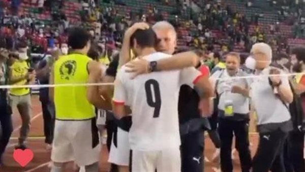 كيروش يصافح محمد